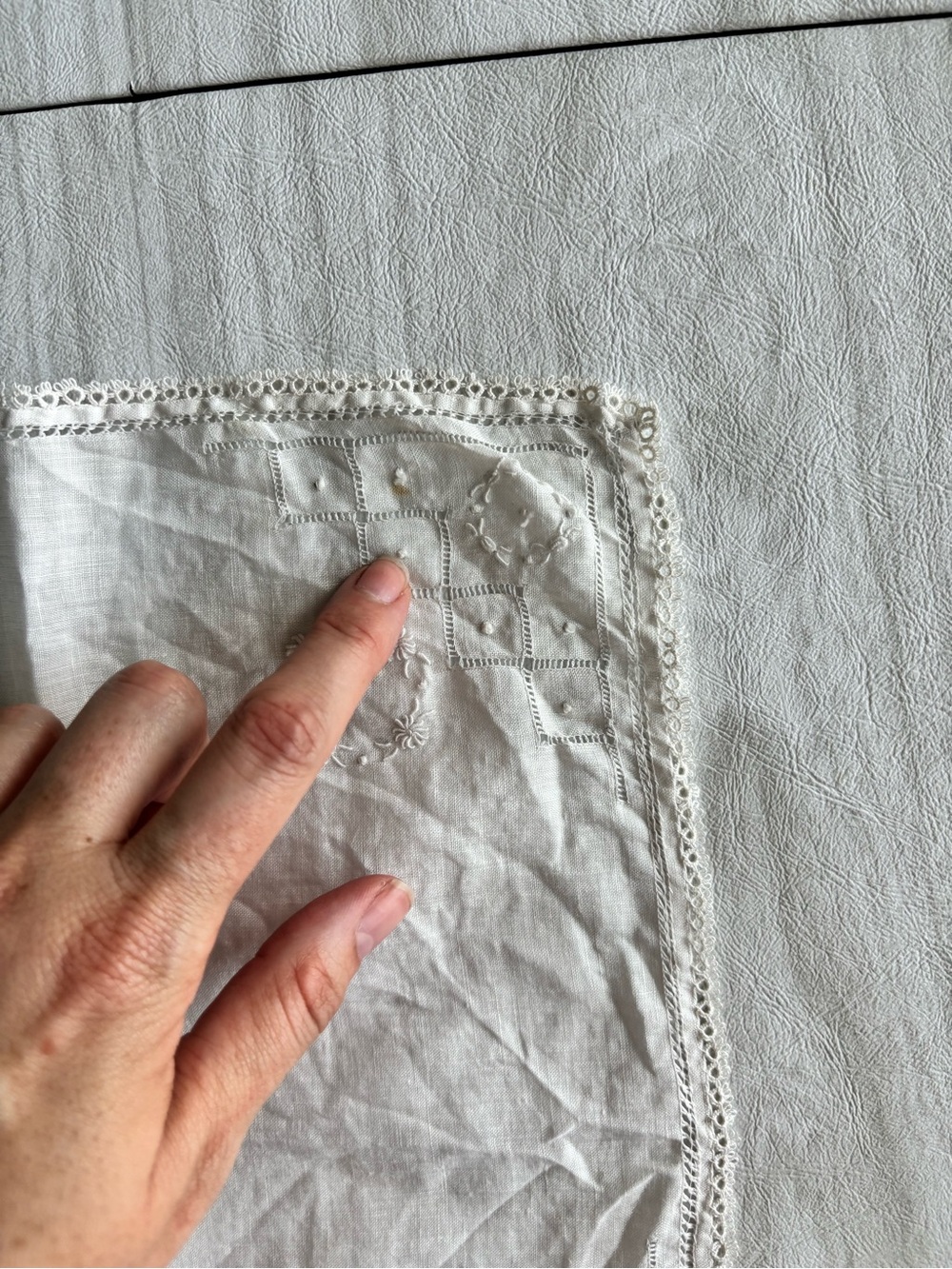 Vintage Embroidered Handkerchief Lot of 7 Floral Lace White Linen Cotton - Picture 13 of 16